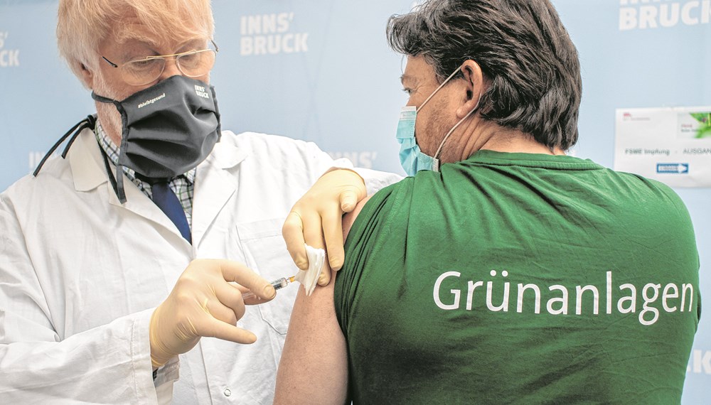 Eine wichtige Aufgabe im Bereich der Gesundheitsvorsorge ist das Impfen, sei es von MitarbeiterInnen des Stadtmagistrats oder in Schulen. Allein im ersten Halbjahr 2023 wurden 4.618 Impfungen durchgeführt.
