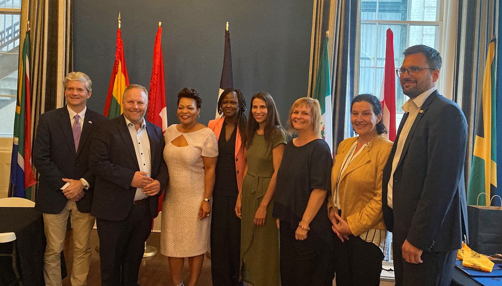 Jean Paul Lagarde (österreichischer Konsul, l.), LaToya Cantrell (Bürgermeisterin v. New Orleans; 3.v.l.) und Rosine Pema Sanga (Leiterin der internationalen Beziehungen der Stadt New Orleans; 4.v.l.) begrüßten Lucas Krackl (2.v.l.), Janine Bex, Renate Krammer-Stark und Irene Heisz sowie Gerhard Auer (v.l.; Regionalleiter home4students) in New Orleans.
