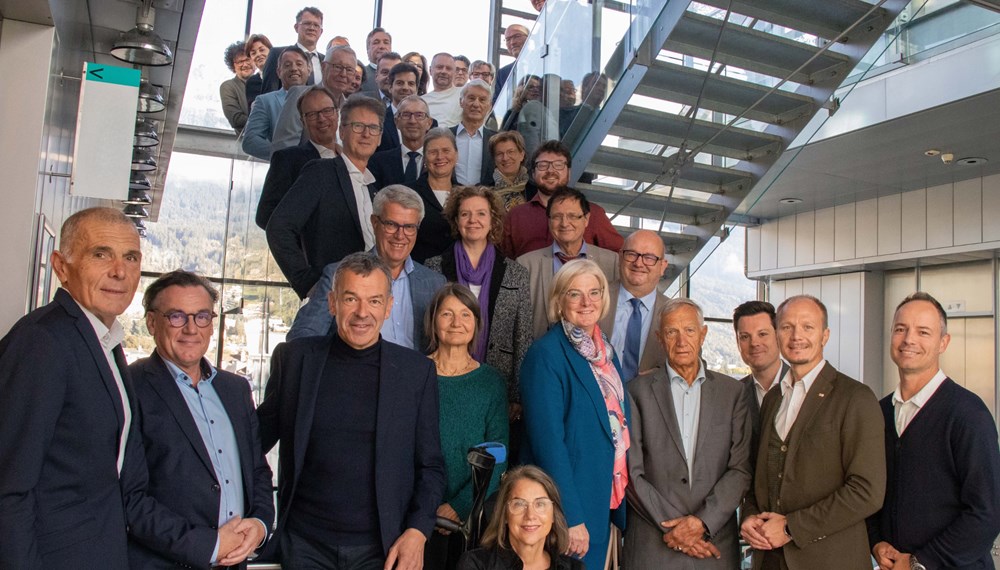 Innsbrucks Beteiligungen wollen zukünftig einen gemeinsamen Weg gehen. Gemeinsam mit VertreterInnen der Politik wurde beim Beteiligungstag über Synergien diskutiert.