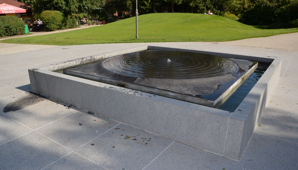Der Platz um den Schoberbrunnen im Rapoldipark wird bis 13. November saniert.