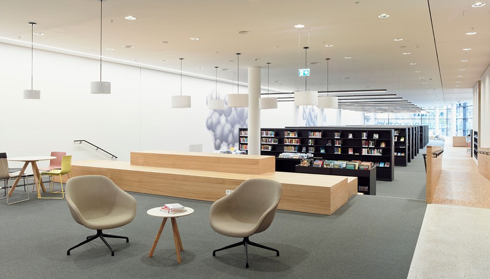 Der November verspricht in der Stadtbibliothek Innsbruck ein vielseitiges und buntes Programm von Lesungen, über Führungen bis hin zu Verleihungen von Stipendien.