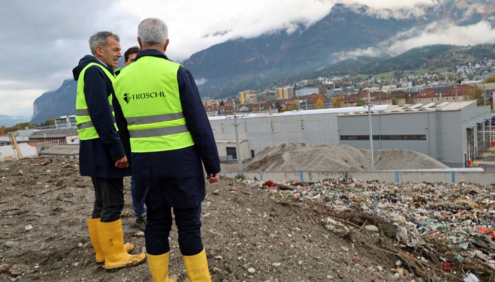 Bürgermeister Georg Willi machte sich vor Ort in der Feldstraße selbst ein Bild.