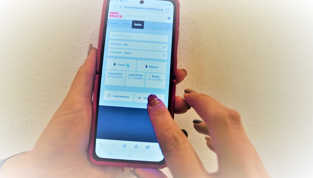 Sich als Verein rund um gemeinsame Interessen und Ziele zu organisieren, hat lange Tradition – Von der Antike über das Mittelalter mit einer wahren Explosion während der Aufklärung bis zu unserer digitalisierten Welt. Natürlich kann man das Vereinsportal auch mittels Smartphone nutzen.