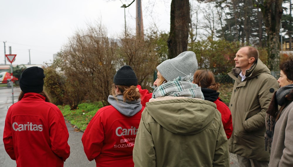 Nach einem gemeinsamen Austausch mit VertreterInnen der Caritas, des ISD-Stadtteiltreffs Wilten und des Wirtschaftsvereins Wilten fand eine Begehung des Stadtteils statt.