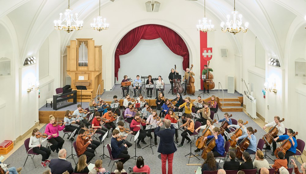 Am 7. und am 12. Dezember ist vorweihnachtliche Musik im Ursulinensaal (Innrain 7) zu hören.