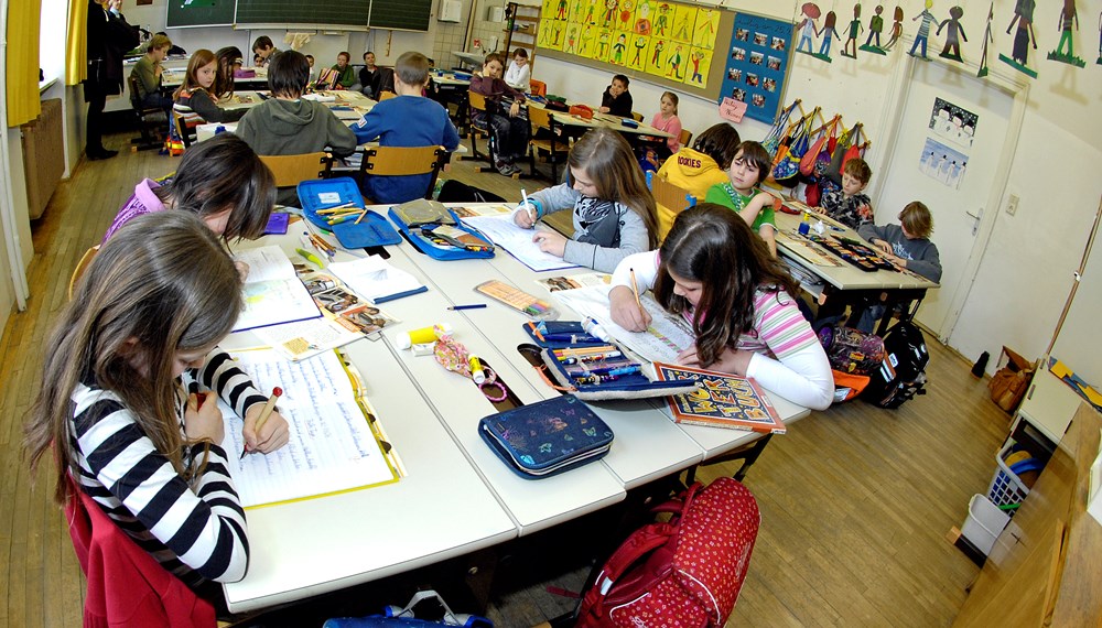 Die Innsbrucker Mittelschulen laden im Jänner zum "Tag der offenen Tür". Im Februar startet die Einschreibung in die Mittel- und Volksschulen.