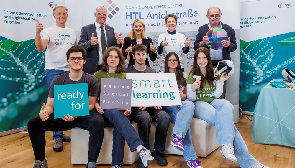 Ab dem Sommersemester 2023/24 ist das Competence Centre HTL Anichstraße eine Infineon "Smart Learning" Kooperationsschule. Das Schulteam erhält direkten Zugang zu modernsten
Technologien für Energiespeichersysteme, die mobile Robotik oder erneuerbare
Energien. Bildungsstadträtin Elisabeth Mayr (3.v.l., stehend) freut sich über die Kooperation, welche die praxisorientierte Ausbildung stärkt und für bestens qualifizierte technische Fachkräfte in der Region sorgt.