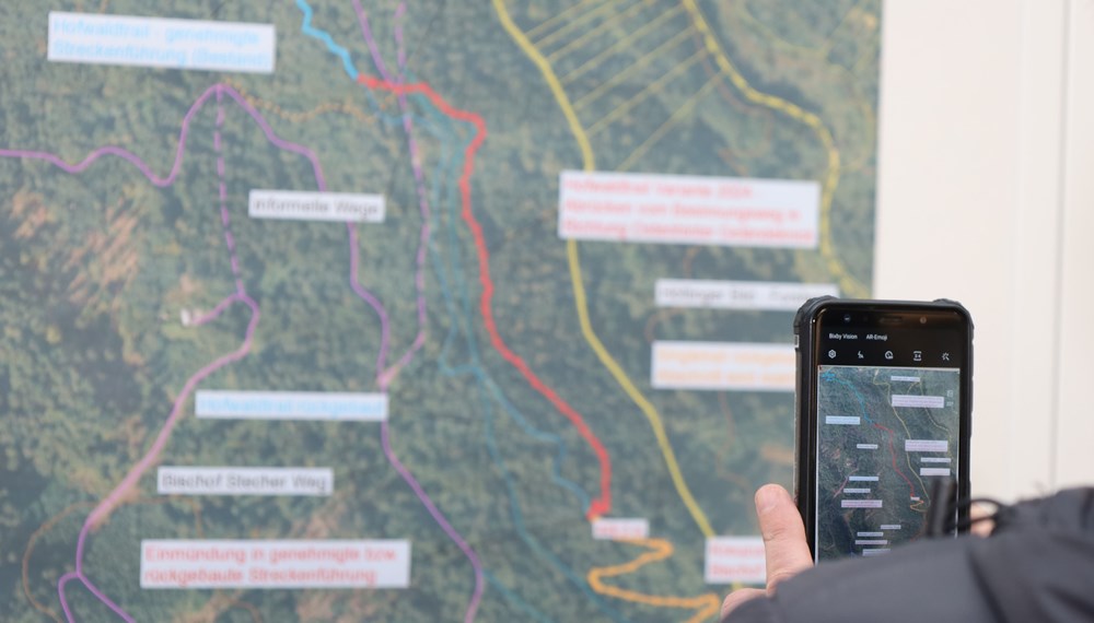 Eine adaptierte Streckenführung des Trails sowie eine neue Platzgestaltung am Beginn des Pilgerwegs sorgen für ein Miteinander ohne Konflikte.