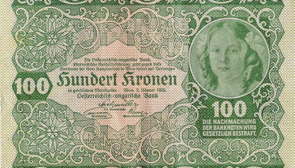Die Krone war zwischen 1892 und 1925 das offiziell gültige Zahlungsmittel in der k.u.k. Monarchie. Die österreichische Krone verlor durch die Inflation nach dem Ersten Weltkrieg sehr stark an Wert. Deshalb wurde sie nach dem Währungsumstellungsgesetz vom 20. Dezember 1924 mit Wirkung vom 1. März 1925 durch den Schilling ersetzt.