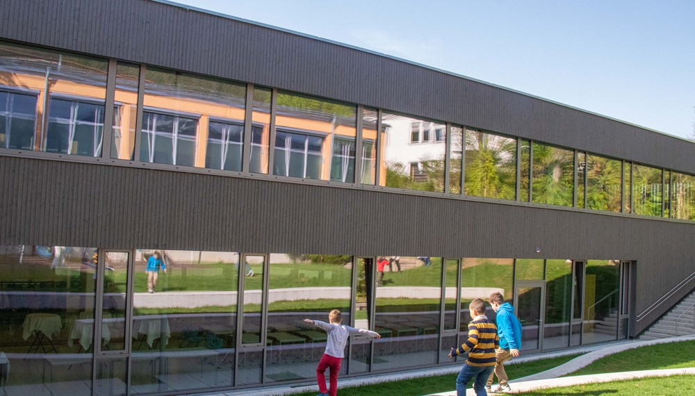Durch den Zubau in der Volksschule Allerheiligen finden die Schulkinder mehr Platz zum Lernen und Entfalten.