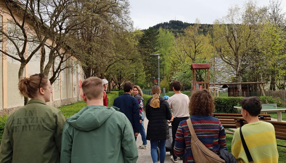 Nach der gemeinsamen Begehung des Parks geht es zur Ideenwerkstatt.