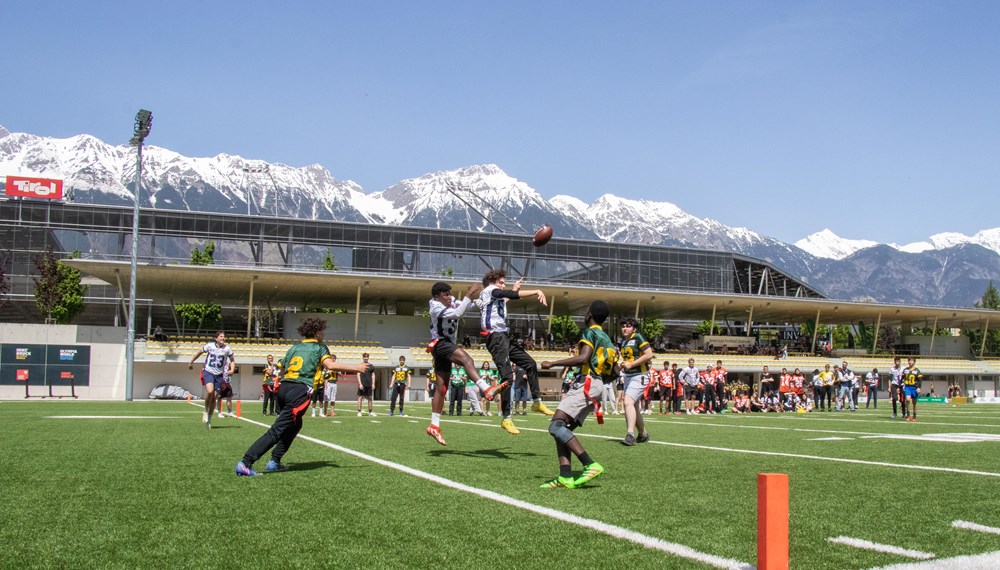 Bei strahlendem Wetter kämpften Mädchen und Burschen beim 11. Flag Football Gameday im American Football Zentrum um die Trophäen.