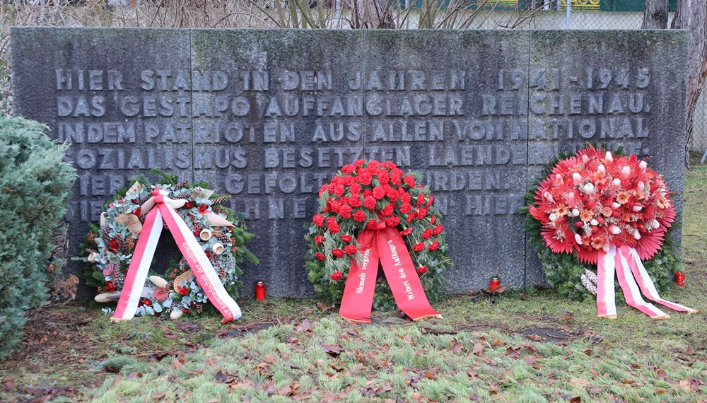 Seit 1972 markiert ein Gedenkstein den ehemaligen Standort des "Arbeitserziehungslagers Reichenau".
