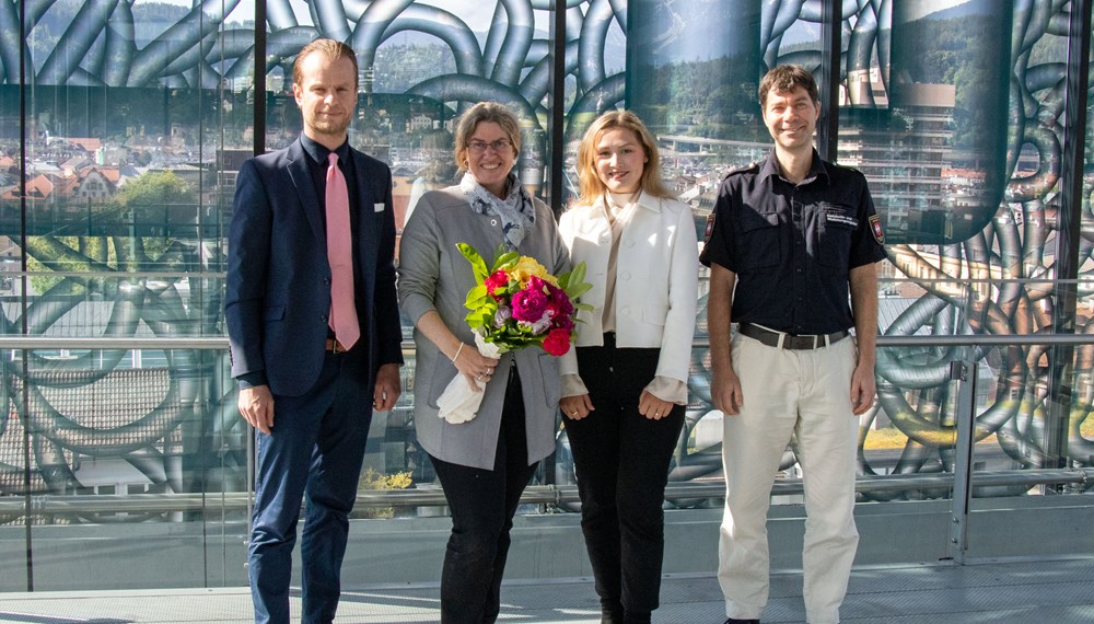 Eine Delegation aus Seefeld mit Bürgermeisterin Andrea Neuner (2.v.r.) und Carmen Volgger (2.v.l., Gemeinde Seefeld) stattete der Stadt Innsbruck für einen Austausch mit Amtsvorstand Mathias Behmann (Statistik) und Referent Manfred Hirsch (Gebäude- und Wohnungsregister) einen Besuch aus. Die Gemeinde Seefeld interessierte sich für die vielen Arbeiten des Gebäude- und Wohnungsregisters und der Statistik in Innsbruck, unter anderem auch hinsichtlich der Kontrolle der Kurzzeitvermietung und des Leerstandsmonitorings. Der Dialog belegt den notwendigen Wissensaustausches in diesen Bereichen zwischen den einzelnen Kommunen.