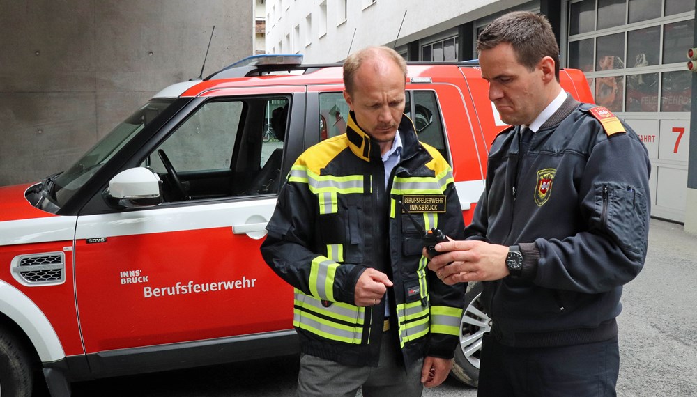 Auch das Funkgerät für den Ernstfall wurde übergeben.