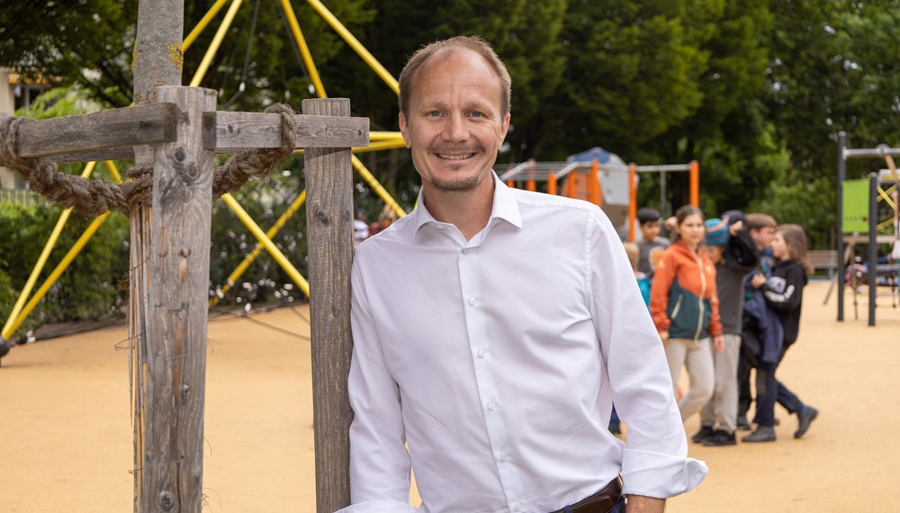 Die Lebensqualität zu erhalten und auszubauen –
dafür steht Bürgermeister Johannes Anzengruber.
Im Stadtpark Rapoldi im direkten Austausch fühlt
er sich wohl und nimmt die Wünsche und Anliegen der Menschen gerne auf.