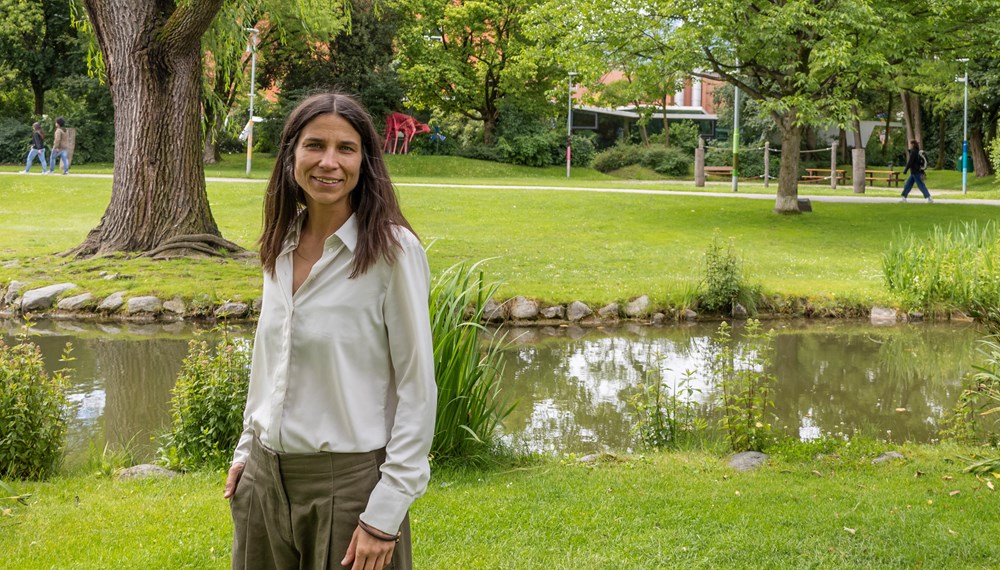 Nachhaltige Stadtentwicklung, Klima, Energie und Mobilität sind Themen, für die Stadträtin Janine Bex brennt. Das „bilding“ im Rapoldipark steht für sie sinnbildlich dafür. Im Innsbrucker Stadtpark ist sie auch gemeinsam mit ihren Kindern oft anzutreffen.