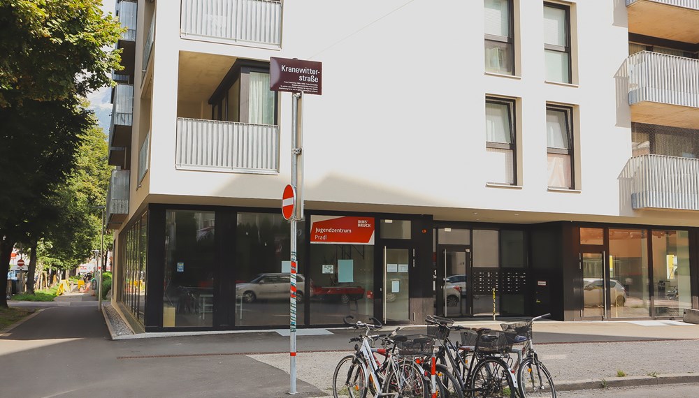 In der Kranewitterstraße 1 bietet das Jugendzentrum Pradl ein vielseitiges Programm, bevor es am 26. August in Sommerpause geht.