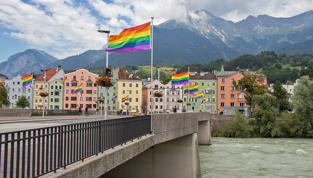 Die Stadt Innsbruck verurteilt die homophoben Angriffe auf das HOSI-Vereinsgebäude.