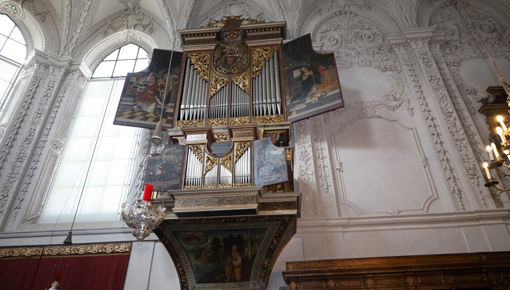 Die Ebertorgel in der Innsbrucker Hofkirche ist die älteste Orgel Österreichs aus dem Jahr 1558. Sie erklingt beim Paul-Hofhaimer-Wettbewerb im August 2025, aber auch bei Führungen und Konzerten unterm Jahr.
