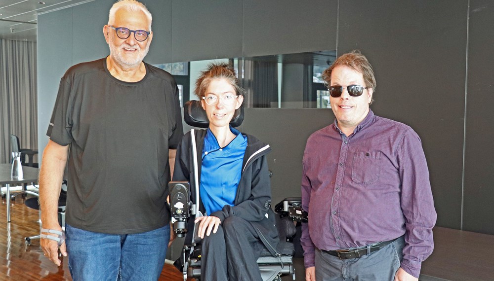 Der scheidende Vorstandsvorsitzende des Behindertenbeirats, Werner Pfeifer (l.), mit der neu gewählten Vorsitzenden Julia Golser und dem stellvertretenden Vorsitzenden Michael Berger.