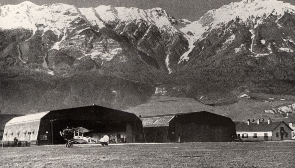 Flughafenhangar um 1925-1930
