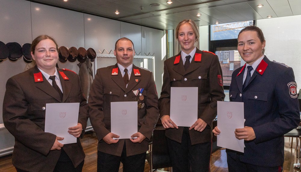 Insgesamt waren 26 Innsbrucker Feuerwehrmänner und Feuerwehrfrauen der Berufsfeuerwehr und der Freiwilligen Feuerwehren Amras, Arzl, Hötting, Mühlau und Wilten vor Ort und konnten in zwei Tagen insgesamt 126 Einsatzstellen bearbeiten.