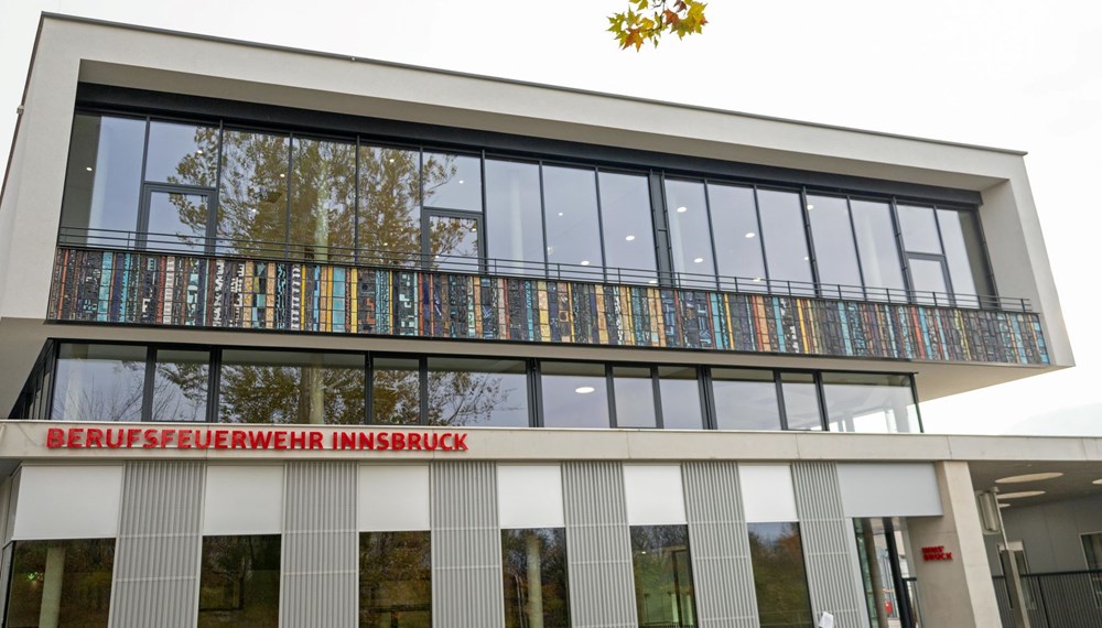 Das neue Verwaltungsgebäude an der Sill konnte nach einer Bauzeit von weniger als zwei Jahren an die Feuerwehr übergeben werden.