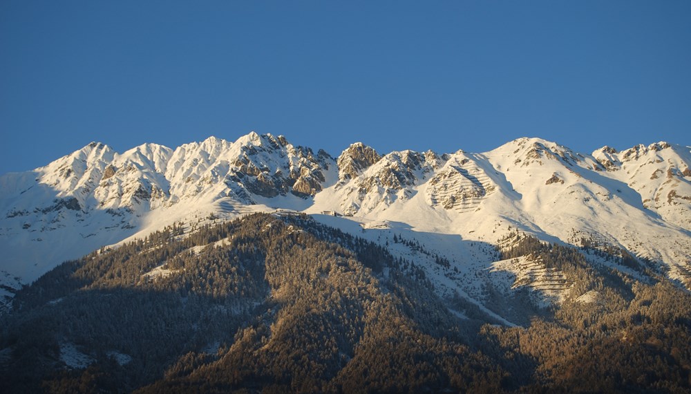 Der Waldweg Hungerburg und der Wandersteig „Wilhelm-Greil-Weg" auf der Innsbrucker Nordkette sind ab sofort wieder für die Bevölkerung zugänglich.