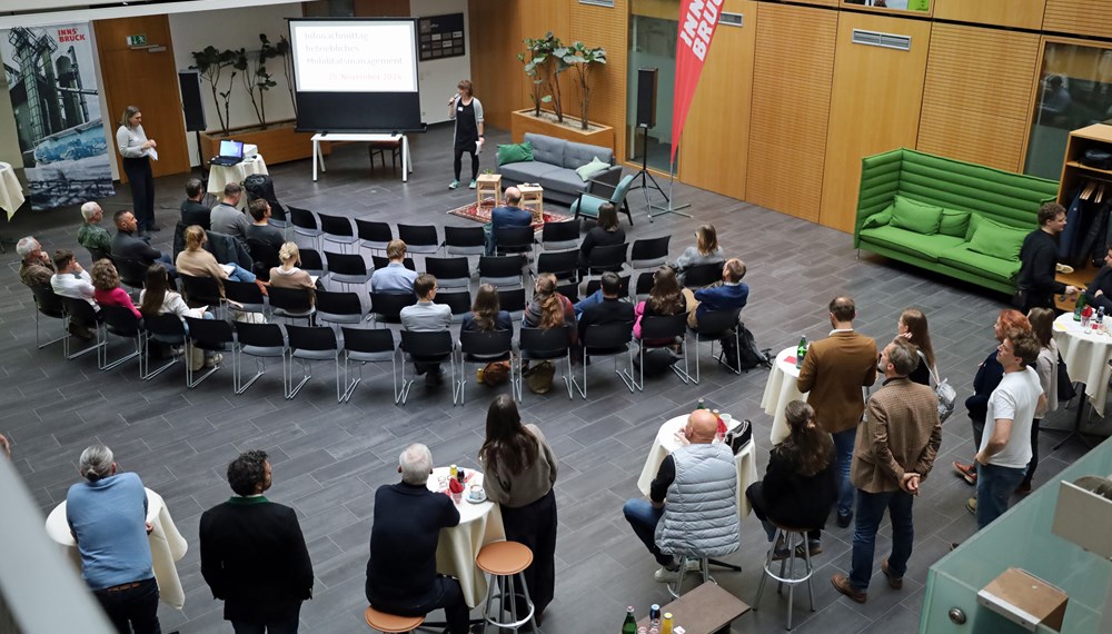 Bei der Informationsveranstaltung „Betriebliches Mobilitätsmanagement“ wurden verschiedene Ansätze vorgestellt, wie Unternehmen ihre Mitarbeitenden auf nachhaltigen Wegen zur Arbeit unterstützen können.