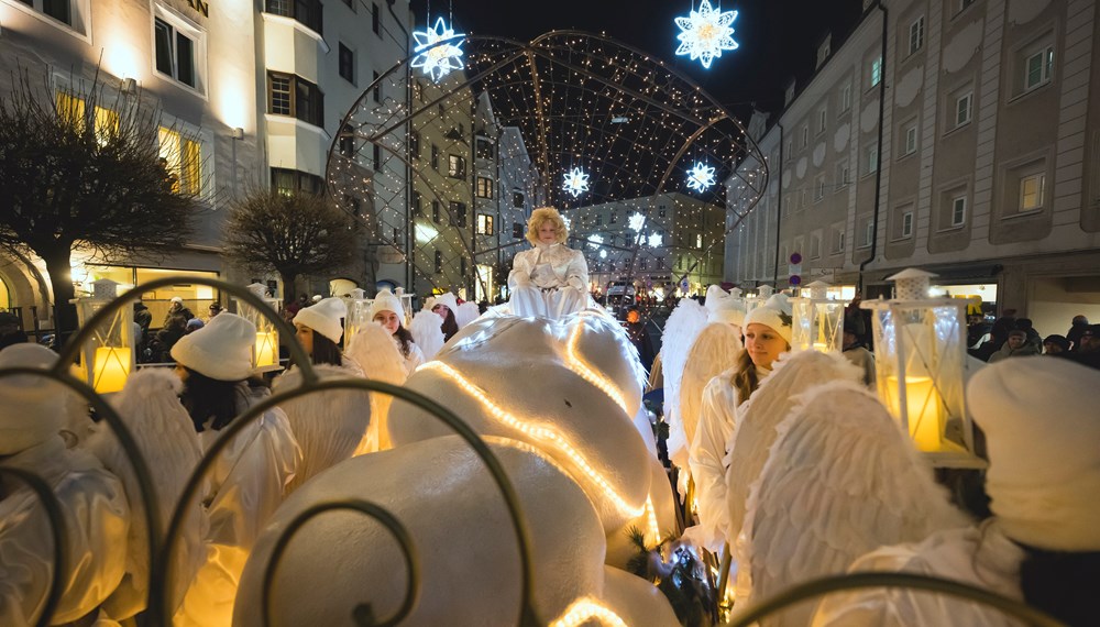 Als vorweihnachtlicher, besinnlicher Höhepunkt führt der Christkindleinzug am Sonntag, 22. Dezember, ab 17.00 Uhr durch die Straßen der Innsbrucker Innenstadt.
