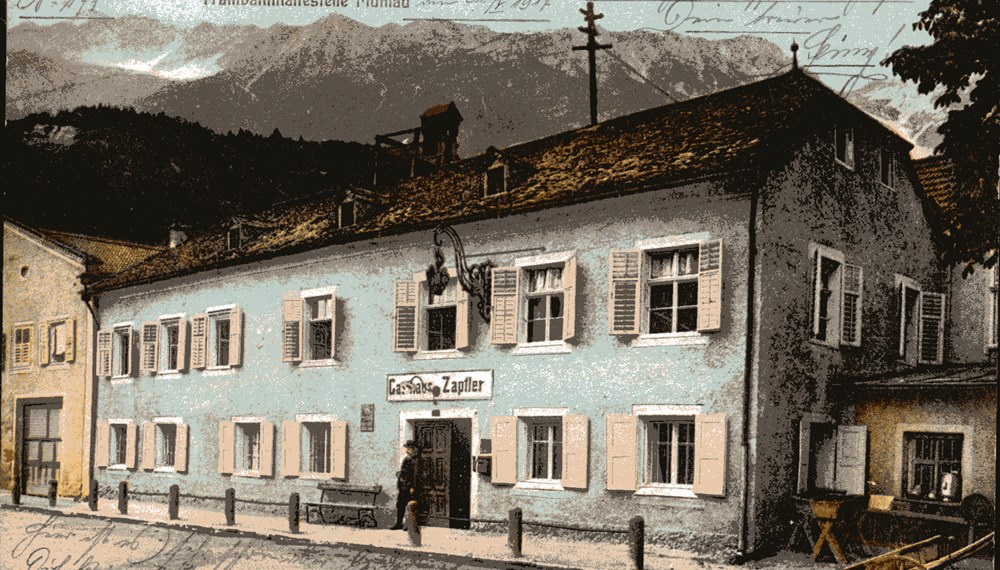 Blick von Süden auf das Gasthaus Zapfler an der heutigen Hallerstraße.