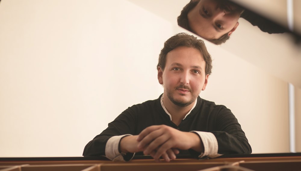 Zu Ravels 150. Geburtstag: Der Pianist Paris Tsenikoglou ist am 15. Februar im Ursulinensaal mit Musik von Ravel und Chopin zu erleben.