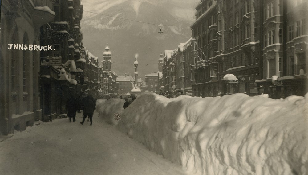 Die Maria-Theresien-Straße im Schnee.