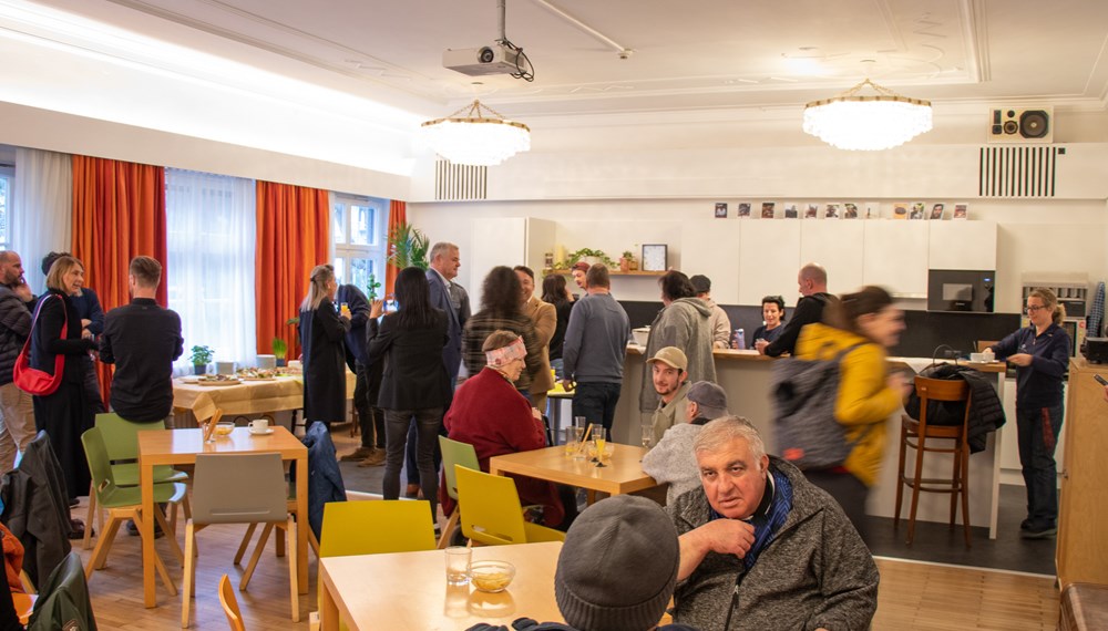Ein Raum für Begegnung und Miteinander: Die frisch sanierte Begegnungszone am Haydnplatz 5 bietet Platz für soziale und gemeinschaftliche Aktivitäten und stärkt das Miteinander im Stadtteil.