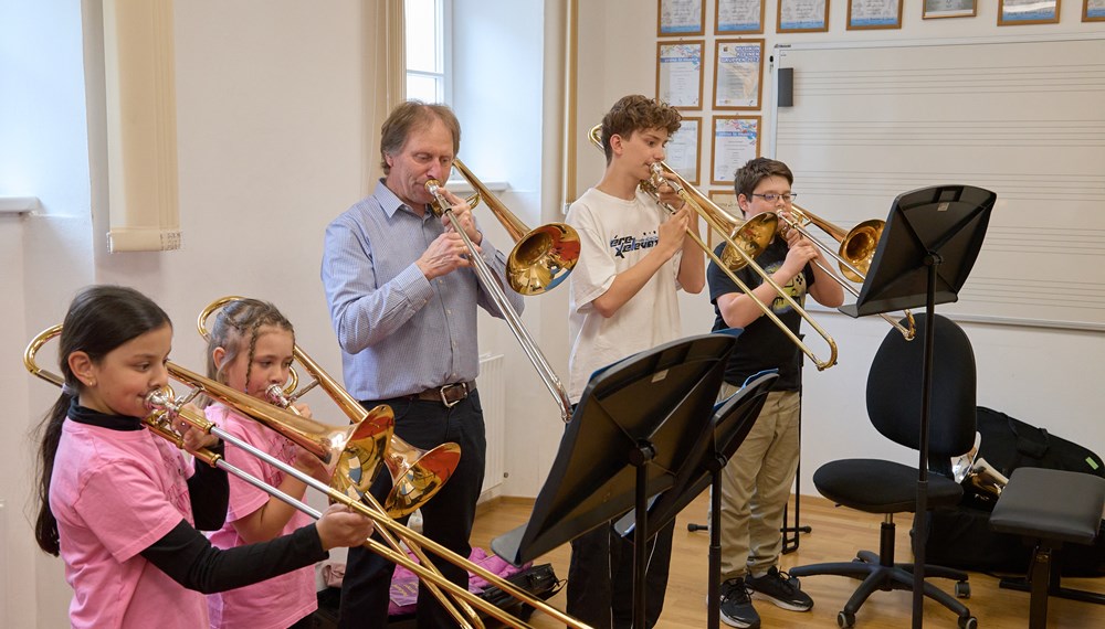 Instrumente kennenlernen und ausprobieren: Die städtische Musikschule lädt am Dienstag, 29. April, zum Tag der offenen Tür.