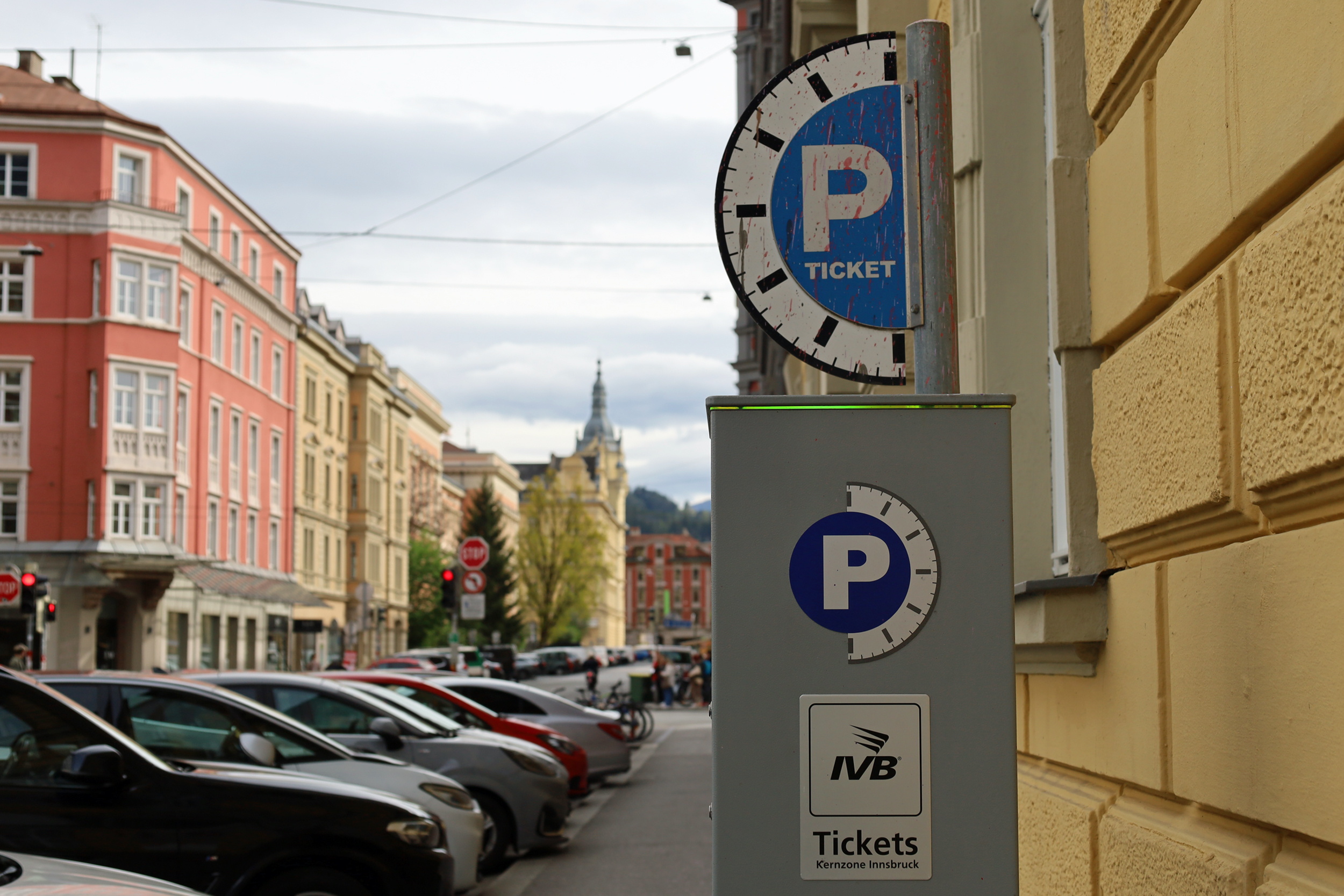 Ab 22. April sind in den bewirtschafteten Zonen von Innsbruck 1,10 Euro pro halber Stunde zu bezahlen.