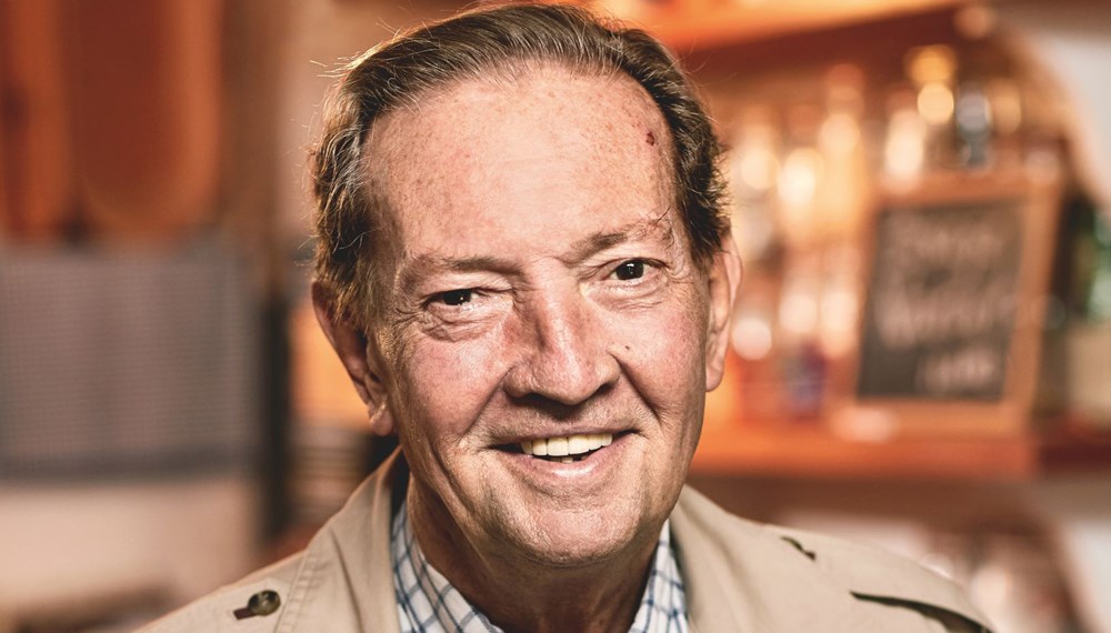 Der renommierte Krimi-Autor und Journalist Martin Walker liest am 27. Mai in der Stadtbibliothek Innsbruck aus seinem neuen Krimi „Déjà-Vu“.