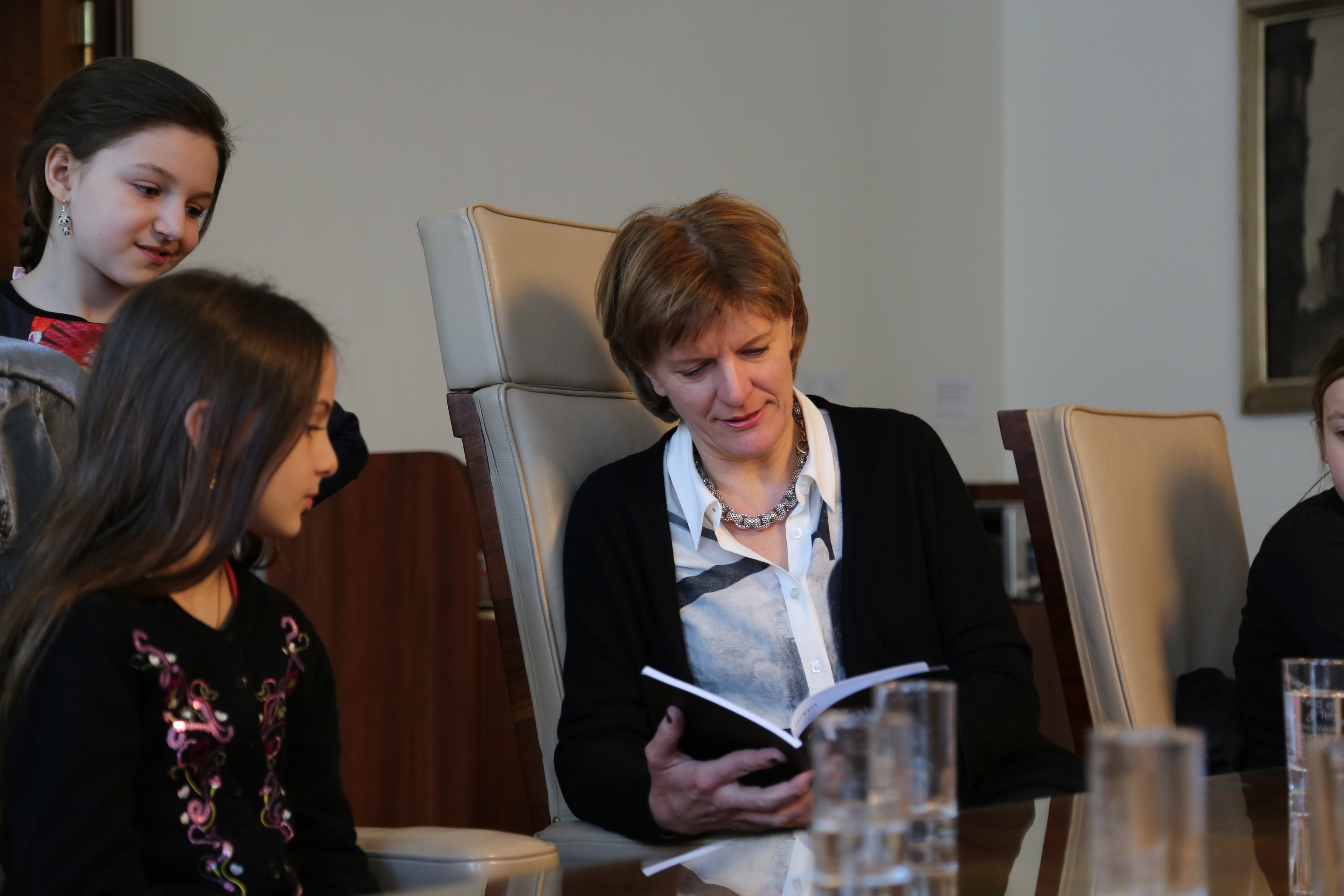 Bürgermeisterin Christine Oppitz-Plörer ließ es sich nicht nehmen, gleich ein Gedicht vorzulesen.