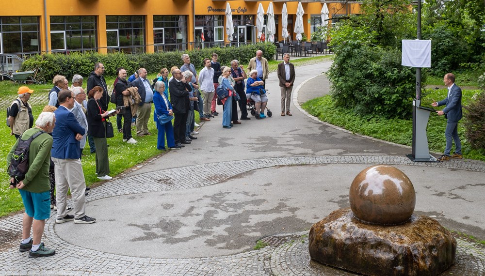 "Mit der neuen Schautafel würdigen wir diesen Meilenstein der zivilen Luftfahrt in Tirol – und alle mutigen Menschen, die daran mitgearbeitet haben", betont Bürgermeister Johannes Anzengruber.