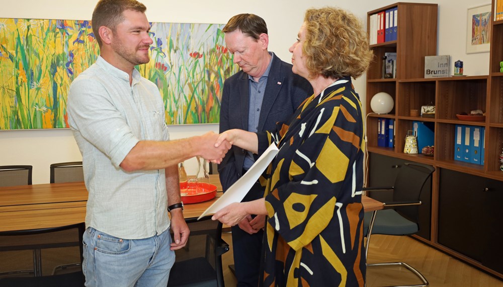 Seit 1. Juni 2025 ist Matthias Stang (2.v.l.) Vorstand des Amtes Wald und Natur. Im Beisein von Bürgermeister Johannes Anzengruber, Magistratsdirektorin Gabriele Herlitschka und Abteilungsleiter Robert Schöpf (v.l.) bekam der neue Amtsleiter feierlich sein Dekret verliehen.