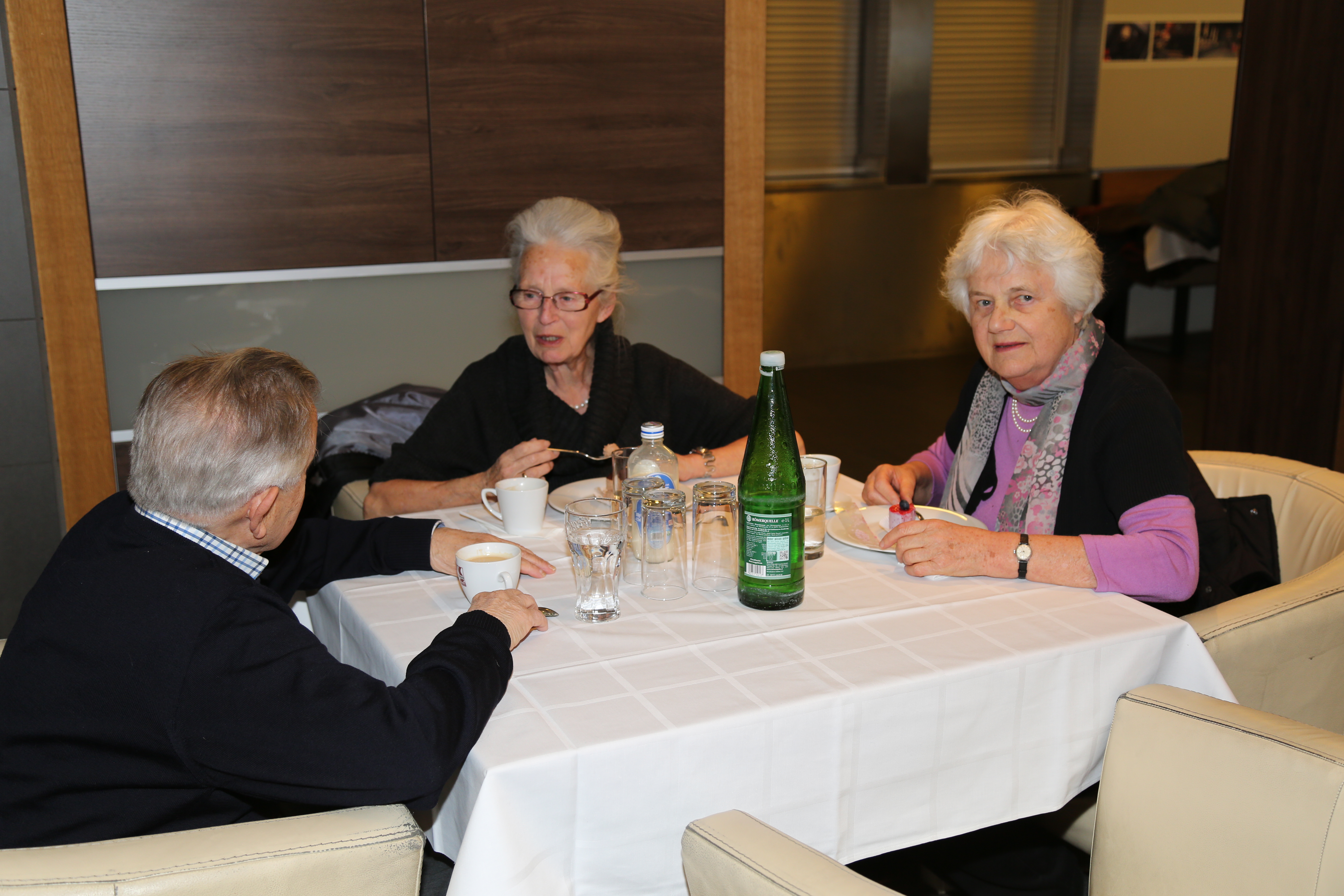 Bei Kaffee und Kuchen lässt es sich ganz hervorragend diskutieren und Erfahrungen austauschen.