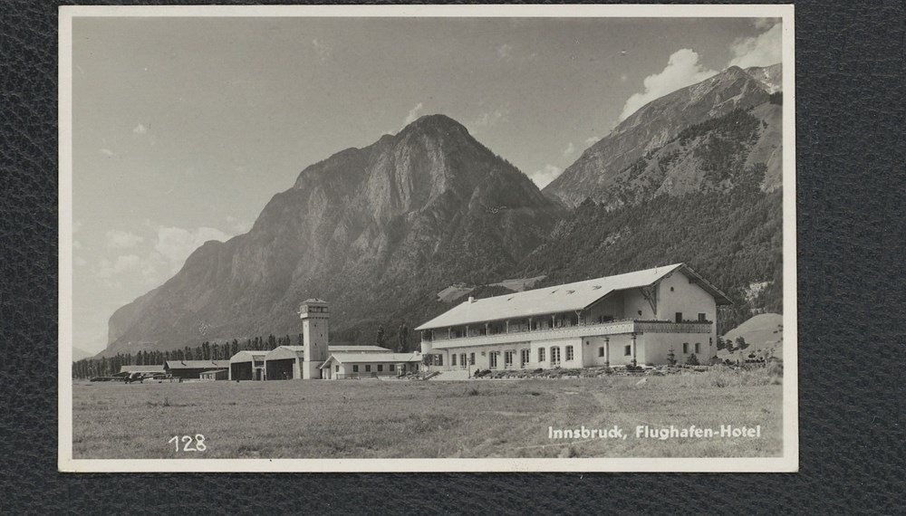 Am 15. Jänner 1948 nahm der Flughafen Innsbruck West (Piste: 900 m/ zwei Flugzeughallen/ebenerdiges Flughafengebäude/Flughafenhotel/Tower) seinen Betrieb auf.