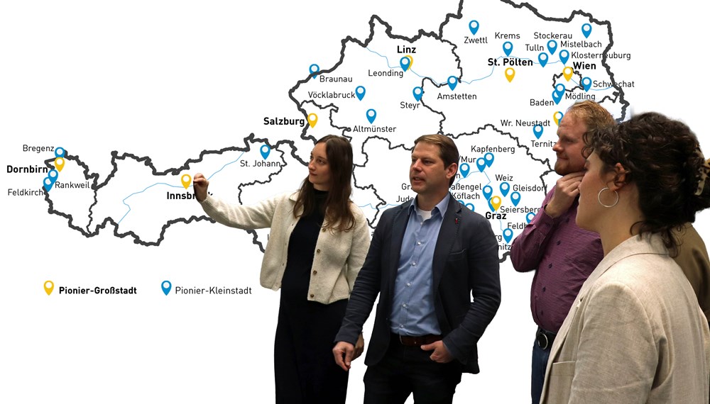 Engagiert auf dem Weg zur klimaneutralen Stadt: Luisa Joechl-Fernheim (derzeit karenziert), Marcus Maier, Dominik Fiegl, Anna-Lena Neunteufel. Lisa Weber wird auf dem Foto von Anna-Lena Neunteufel verdeckt, ist aber auch Teil des Teams.