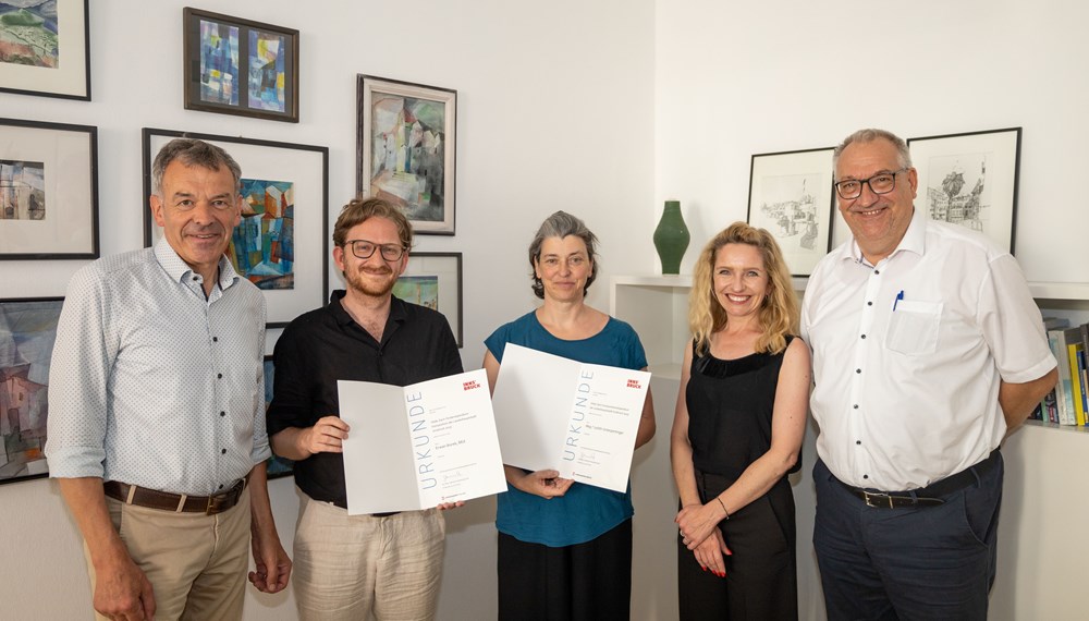 Die Kompositions-StipendiatInnen Judith Unterpertinger und Erwan Borek mit (v.l.) Vizebürgermeister Georg Willi, Kulturamtsleiterin Isabelle Brandauer und Musikschuldirektor Wolfram Rosenberger.