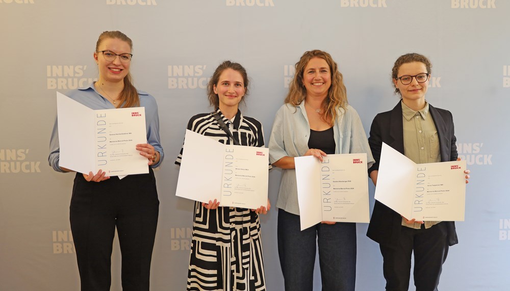 Die Preisträgerinnen des "Marianne-Barcal-Preis 2024": Verena Hechenblaikner, Miriam Heiss, Sandra Altenberger und Anna Tappeiner.