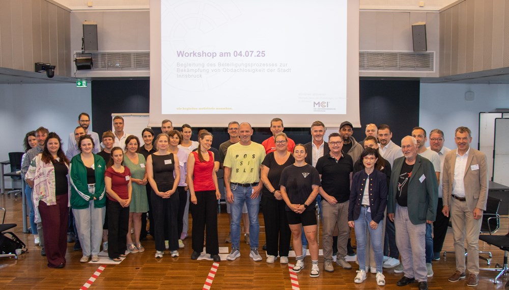 Vizebürgermeister Georg Willi (r.) begrüßte zahlreiche Teilnehmende zum fünften Workshop im Rathaus der Stadt Innsbruck.