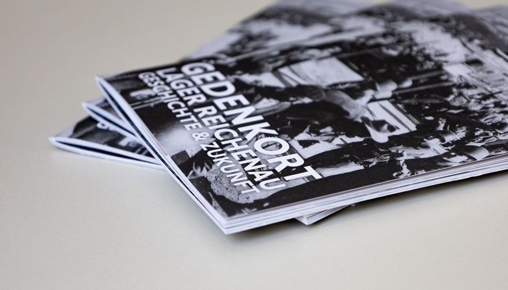 Die Broschüre "Gedenkort Lager Reichenau: Geschichte und Zukunft" ist in gedruckter Form im Stadtarchiv Innsbruck sowie im Online-Shop des Stadtarchivs unter www.innsbruck.gv.at/shop erhältlich.