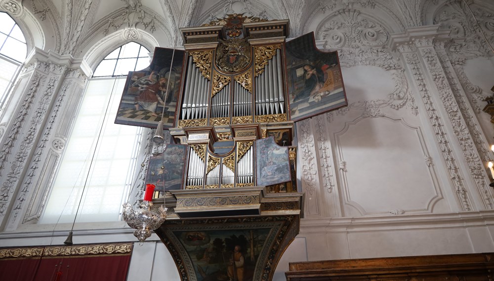 Der Finalwettbewerb wird am Donnerstag, 4. September auf der Ebertorgel (1558) in der Hofkirche ausgetragen.