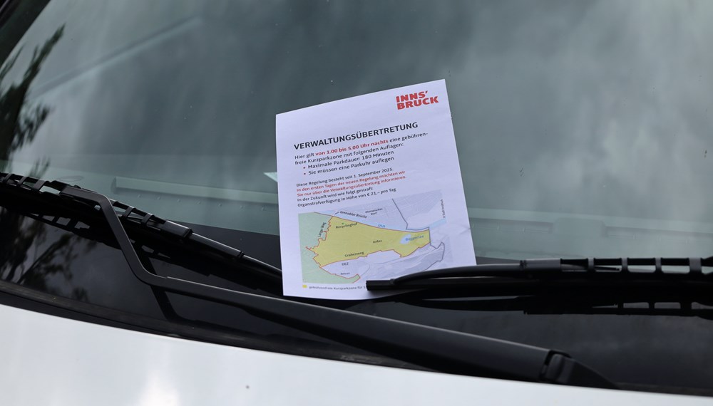 Über die Kurzparkzone in der Rossau werden dort Parkende auch per Flugzettel informiert.
